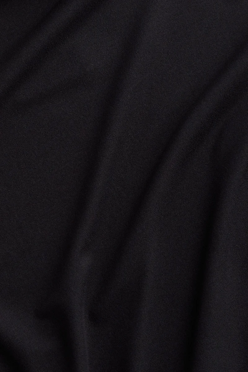 اتش اند ام توب بياقة مدورة